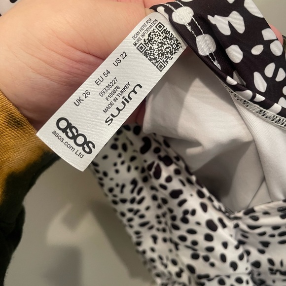 ASOS design. curve recycled v twist swimsuit. - Picture 4 of 5